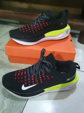 Nike infinity run 4 black red sz 43