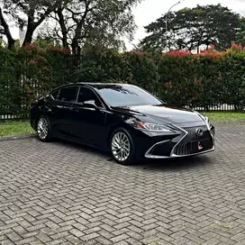 BERGARANSI 1 THN! Lexus ES250 Ultra Luxury 2020 es300h 2019