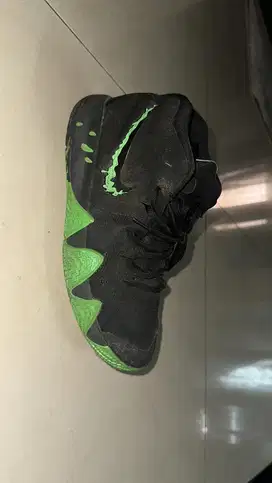 Dijual sepatu nike kyrie