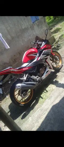 Honda CBR150R bekas