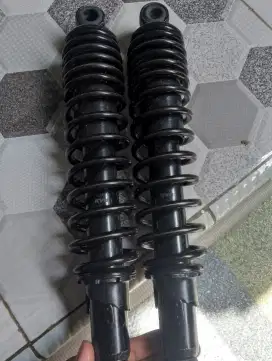 Shok belakang motor X-Max