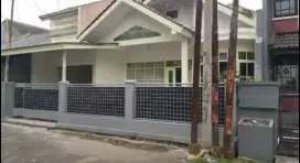DISEWAKAN RUMAH LOKASI STRATEGIS COCOK UNTUK KANTOR TURANGGA BANDUNG
