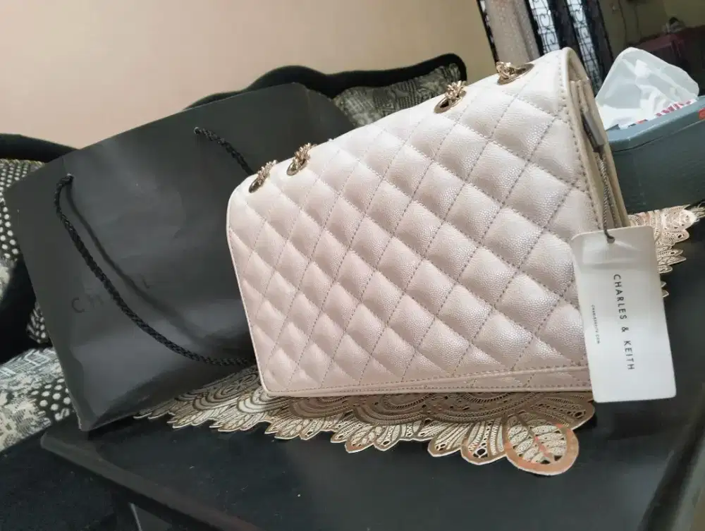 Jual tas Charles & Keith (Bekas)
