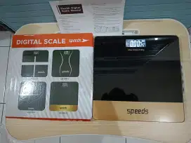 Timbangan Badan Digital Merk Speeds 180kg Batrai,Layar LCD Uk26x26cm