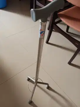 Tongkat bantu jalan kaki 3