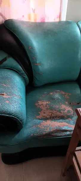 Dijual satu set sofa bekas