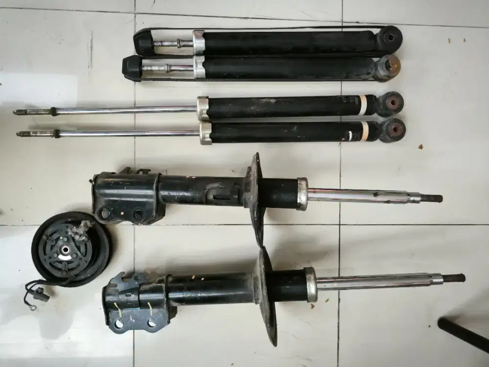 Shockbreaker Depan Belakang ex Yaris 2009