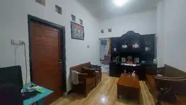 Dijual rumah 3 lantai di Jl. Gn patas,  Padangsambian kelod