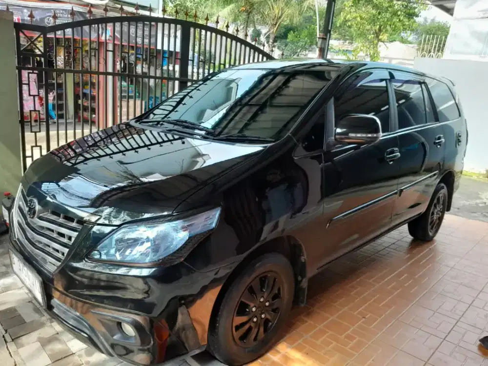 Auto Detailing Poles mobil kinclong