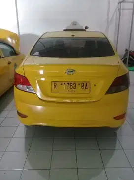 Mobil sedan hyundai ex taksi sudah plat hitam di jual dengan trayeknya