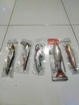 Umpan pancing ,timah ,Dan lain lain.