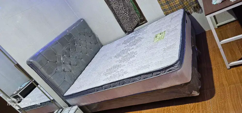 LIKE NEW SET SPRINGBED OCEAN 160 X 200