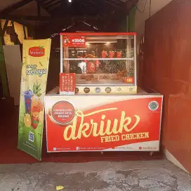 PENJAGA STAND, MASAK, PELAYANAN AYAM CRISPY