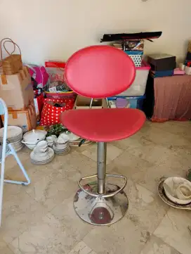 Kursi adjust warna merah kondisi 80 persen