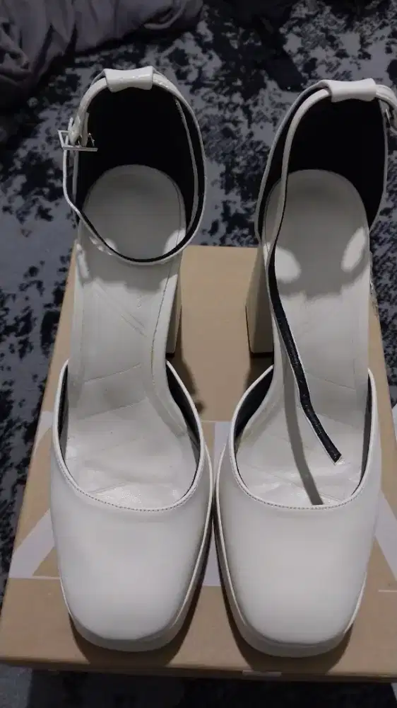 Sepatu high heels