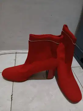 Stadivarius BOOTS KAOS. YG AJAK WA LANGSUNG  DIBLOKIR OLX