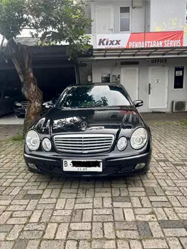 Mercedes-Benz E240 2004 Bensin