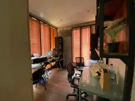 DIJUAL BANGUNAN OFFICE 3 LANTAI DI UMALAS KEROBOKAN
