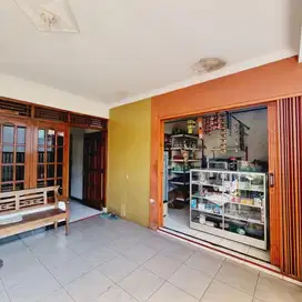 Rumah Apik Nyaman Ada Toko Plus Estalase , Rak dll
