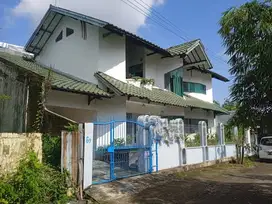 Rumah tinggal di pusat kota.