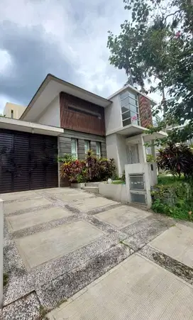 rumah mewah bonus furniture di riverside hotel harris depan jalan tol
