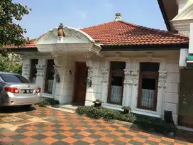 rumah tua terawat di Pondok Indah dijual