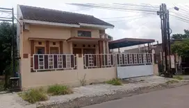 Bu Rumah Bagus Strategis Semi Furnish Baturan Colomadu