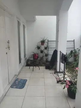 Rumah lokasi strategis di Pasar Minggu