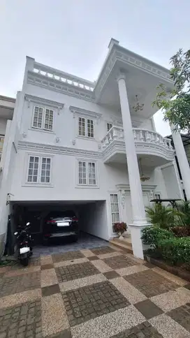 DIJUAL RUMAH MEWAH 3 LANTAI DI CLUSTER PERANCIS PICARDIE!  Bangunan ko