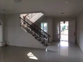 DIJUAL RUMAH MURAH 2 LANTAI DI BOULEVARD UTAMA KOTA WISATA!
