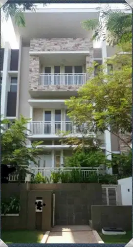 Rumah sherwood residences ada kolam renang kelapa gading