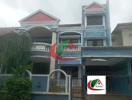 Raffles Hills Cibubur rumah 2,5 lantai 5 menit ke Tol Cibubur