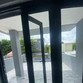 dijual cepat rumah tiga lantai lokasi favorite di tanjung bunga