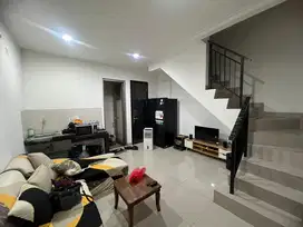 DISEWAKAN RUMAH PIK 2 TAHAP 1 4,5x10m² 2 LANTAI  FURNISHED