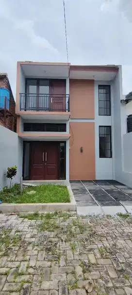 Dijual rumah baru 2 lantai lokasi bumiayu bsa kota malang