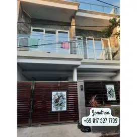 Di jual rumah baru  mewah lantai 3 di buana raya mahendradata - HSHE