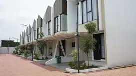 Rumah scandinavia di samping Danau jakarta 10 memit LRT/TOL BAMBU APUS