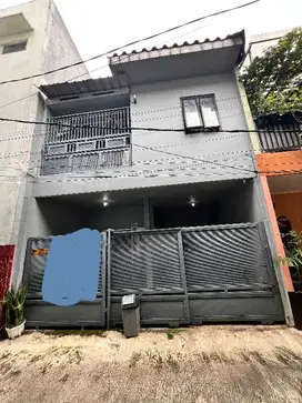 Di Jual Rumah Siap Huni 2 Lantai Belakang Stasiun Depok Lama
