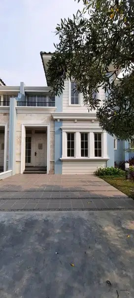 Dijual rumah 2 lantai luas banget type New Delphina+ Suvarna Sutera
