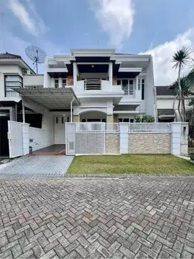 Dijual murah rumah 2 lantai kondisi bersih siap huni di araya malang