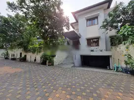 Villas kemang satoe, 621m, private pool, gazebo, 3lantai, modern tropi
