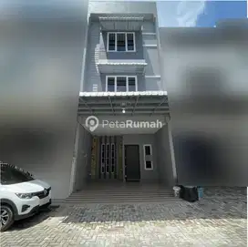 DIJUAL TOWN HOUSE JALAN MADIO SANTOSO KOMPLEK MADIO REGENCY