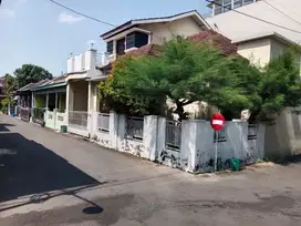 Rumah Minimalis 1½ lantai dekat hotel Alana di Colomadu