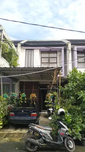 Jual rumah 2 lantai strategis di Cluster Cisaranten Kulon Arcamanik