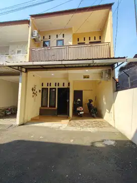 Rumah siap huni di cluster condet jakarta timur