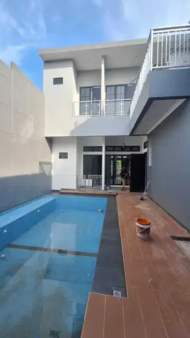 Rumah Ada Kolam Renang Dekat Akses Tol & Sekolah Griya Loka BSD City