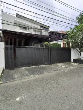 Rumah siap pakai Pondok Indah row lebar Jaksel