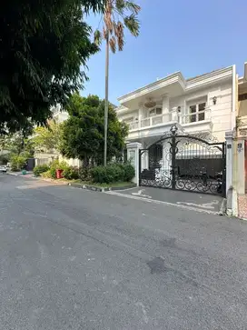 Dijual rumah modern classik prime area di pondok indah