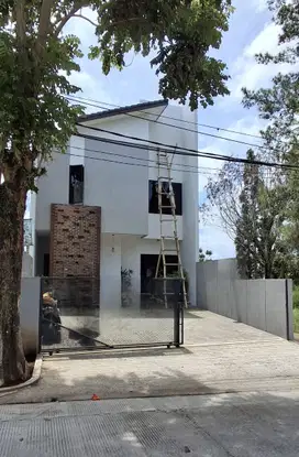 Rumah cantik siap huni dekat setiabudi regency Bandung Bisa kpr