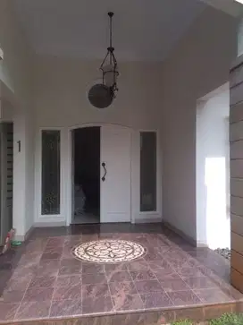 Turun harga dijua)/di sewakan rumah bagus siap huni di area  jaksel